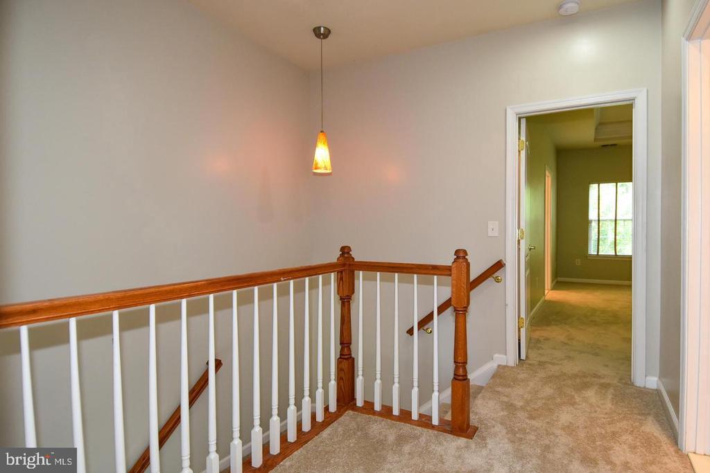 7810 LOCUST LEAF LANE