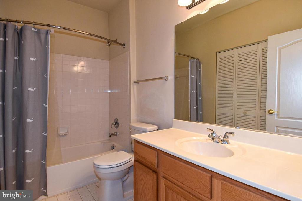 7810 LOCUST LEAF LANE
