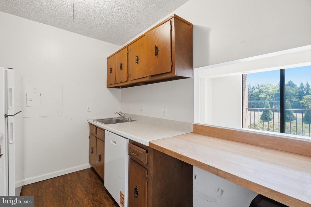 2311 PIMMIT DRIVE Unit: 511E