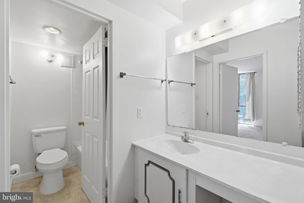 2311 PIMMIT DRIVE Unit: 511E