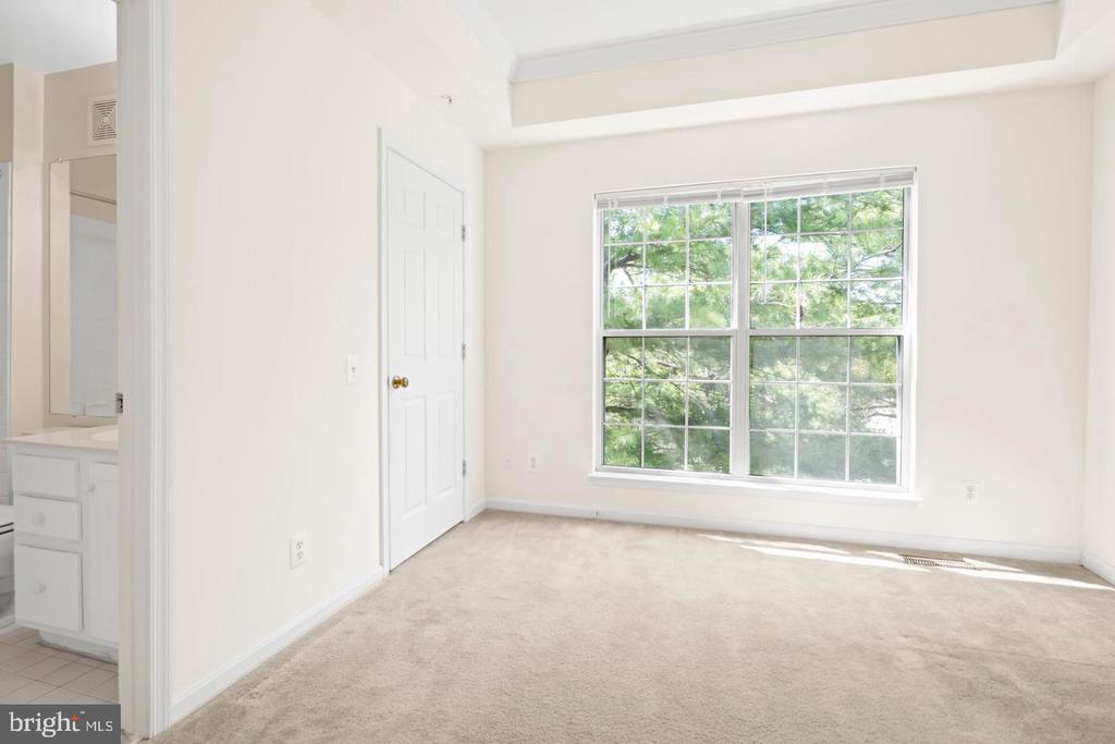 7014 METROPOLITAN PLACE Unit: 302