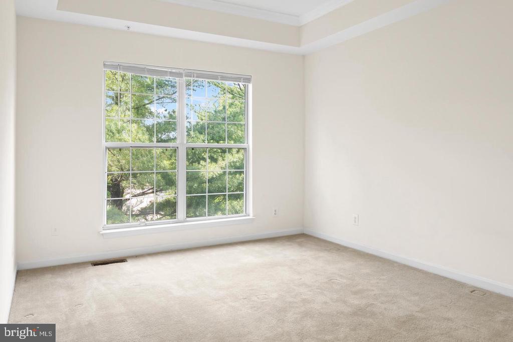 7014 METROPOLITAN PLACE Unit: 302