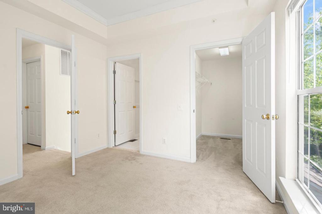 7014 METROPOLITAN PLACE Unit: 302