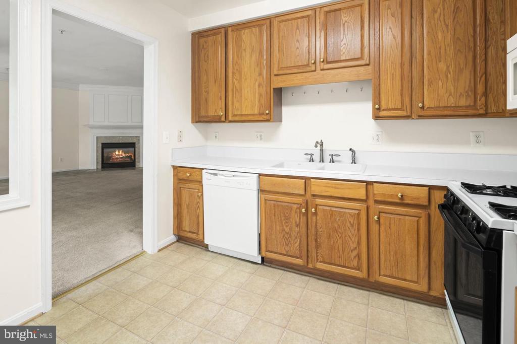 7014 METROPOLITAN PLACE Unit: 302