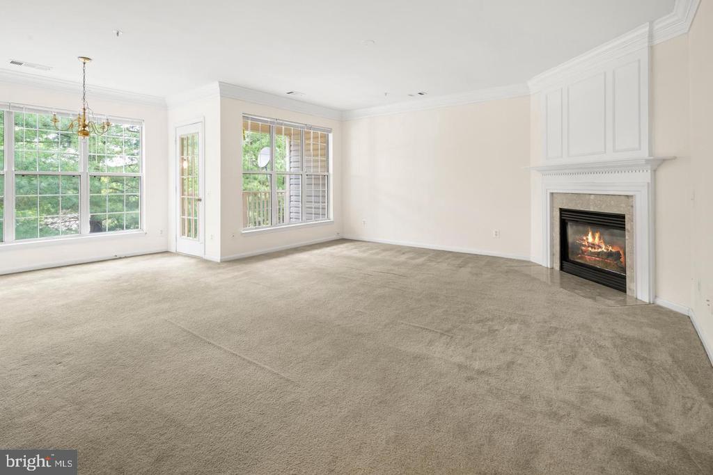 7014 METROPOLITAN PLACE Unit: 302