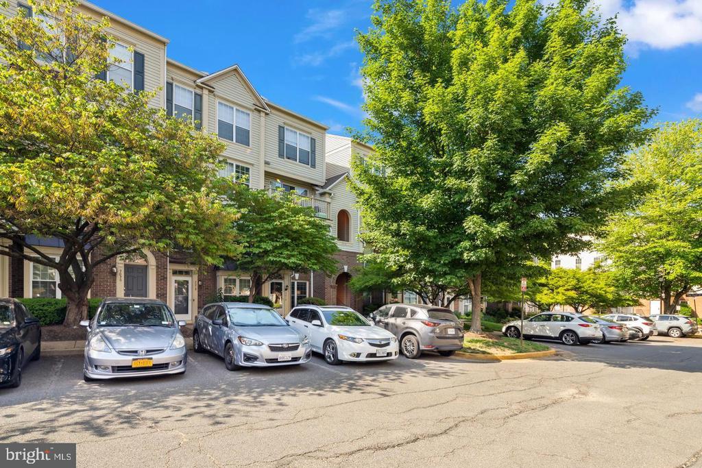 7014 METROPOLITAN PLACE Unit: 302