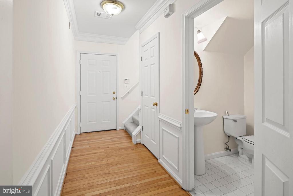 7014 METROPOLITAN PLACE Unit: 302