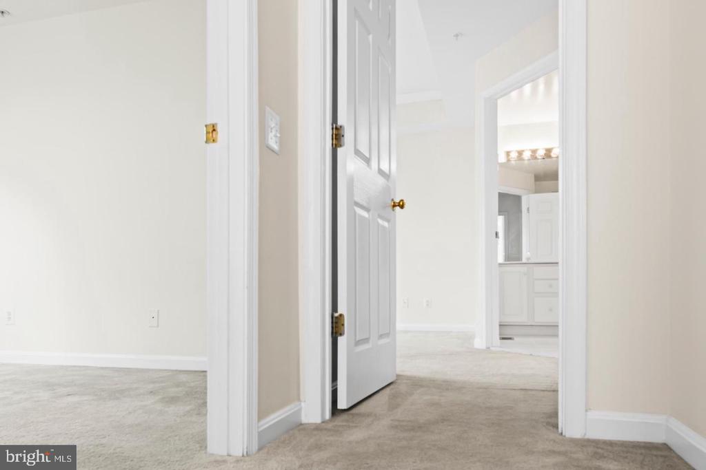 7014 METROPOLITAN PLACE Unit: 302