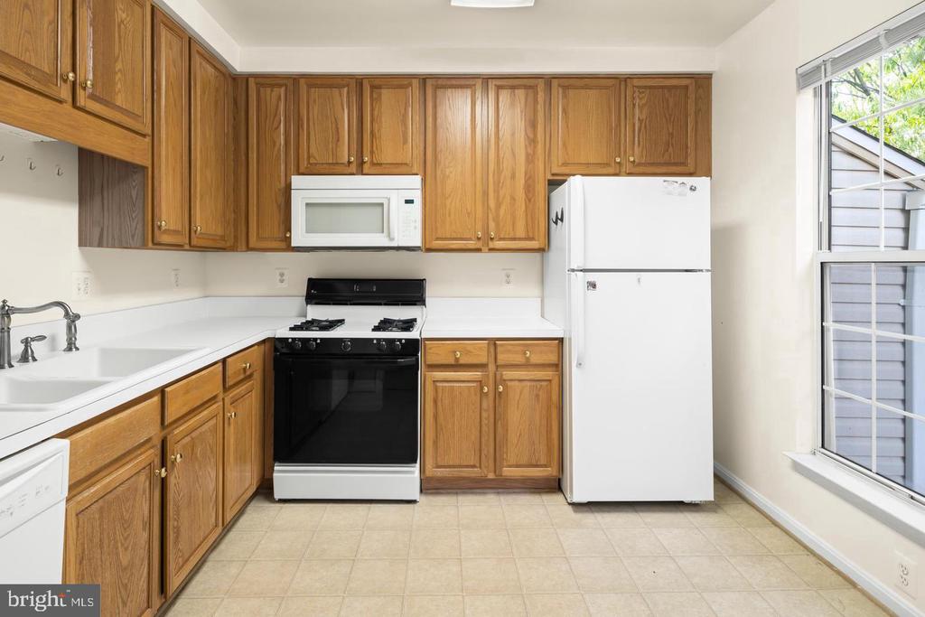 7014 METROPOLITAN PLACE Unit: 302