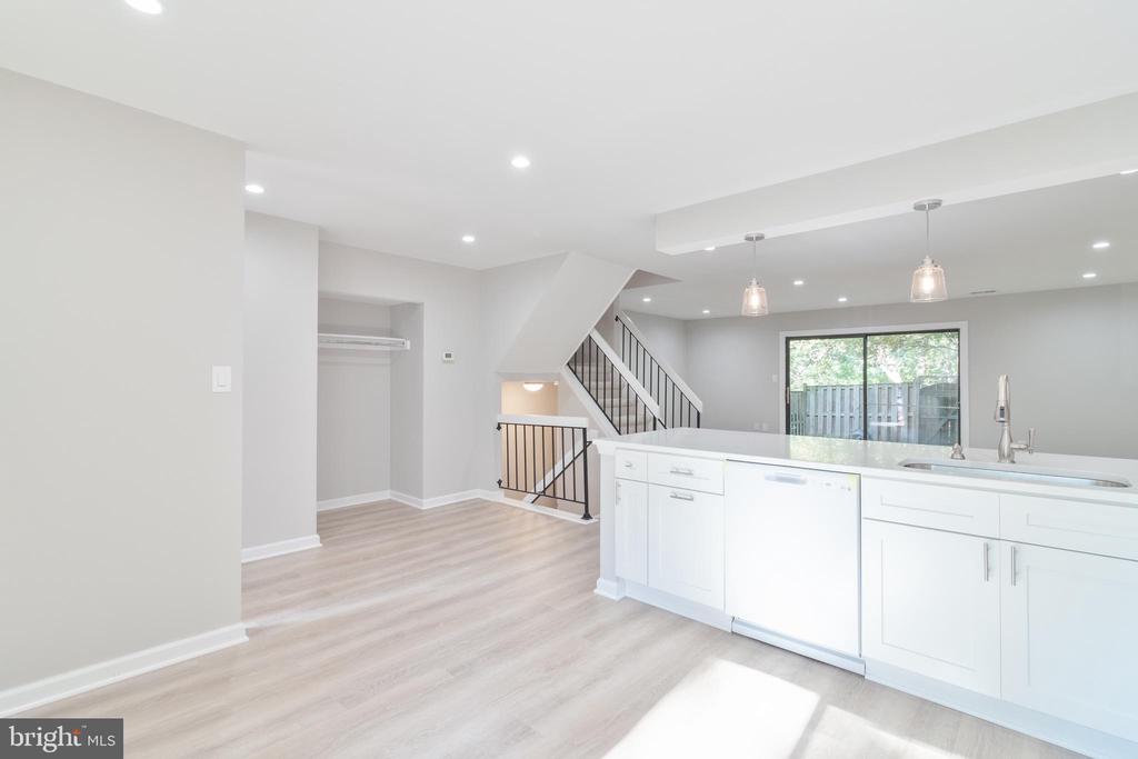 8748 RIDGE HOLLOW COURT