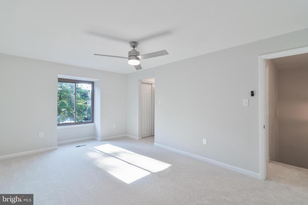 8748 RIDGE HOLLOW COURT
