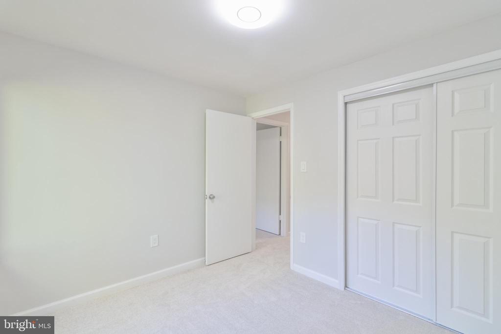 8748 RIDGE HOLLOW COURT