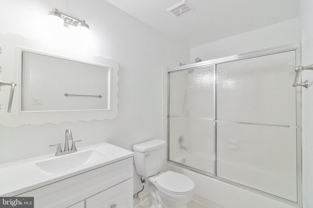 8748 RIDGE HOLLOW COURT