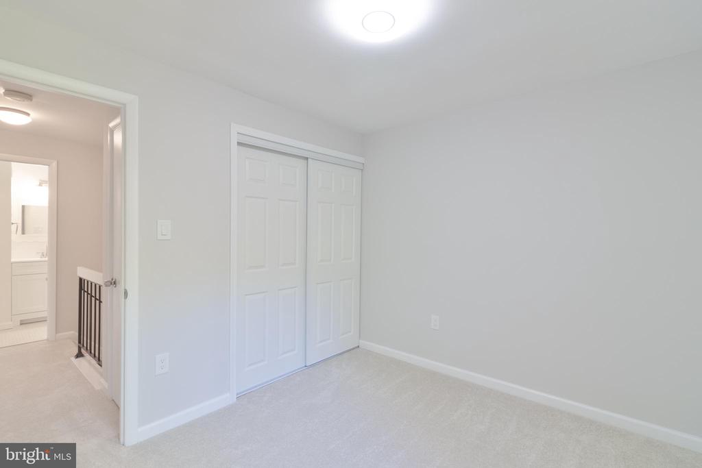 8748 RIDGE HOLLOW COURT