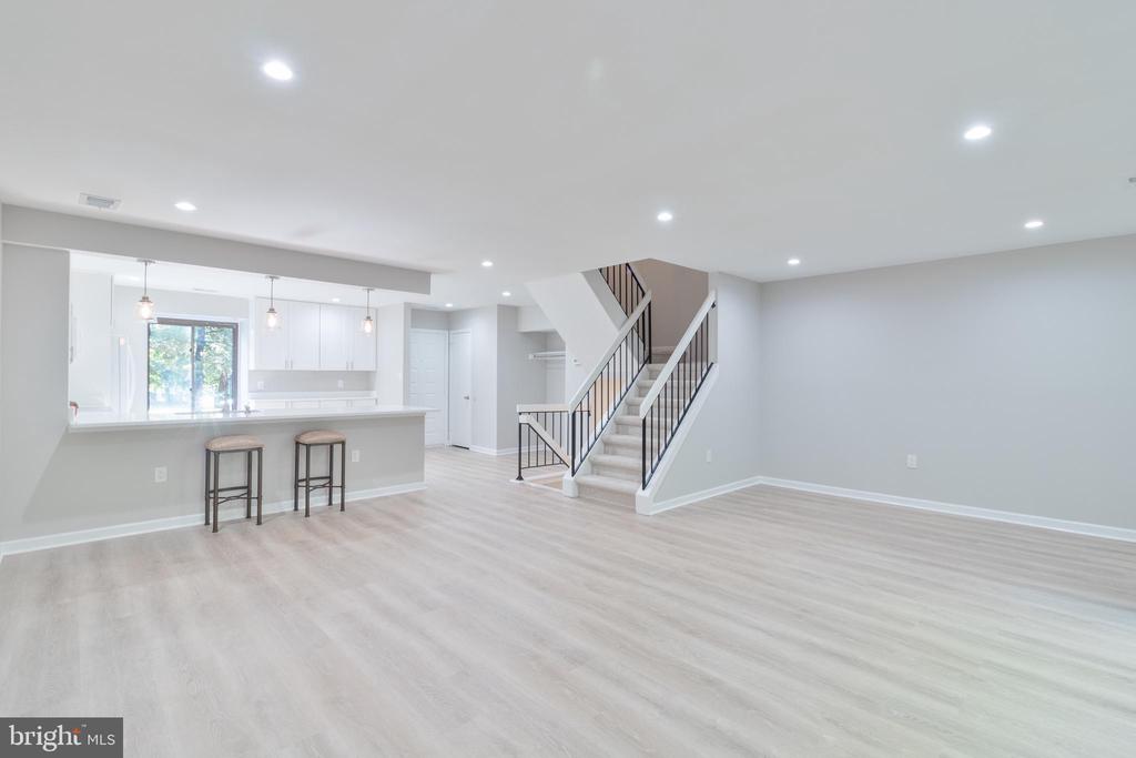 8748 RIDGE HOLLOW COURT