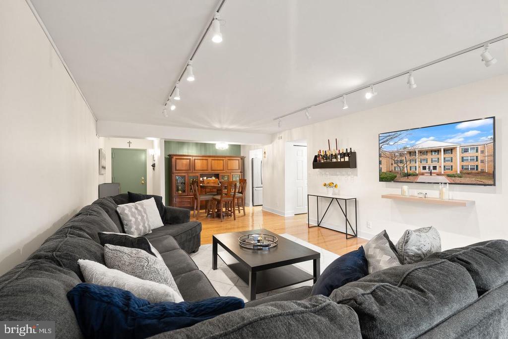 7651 TREMAYNE PLACE Unit: 211