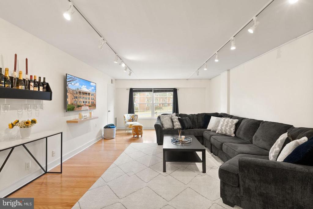 7651 TREMAYNE PLACE Unit: 211