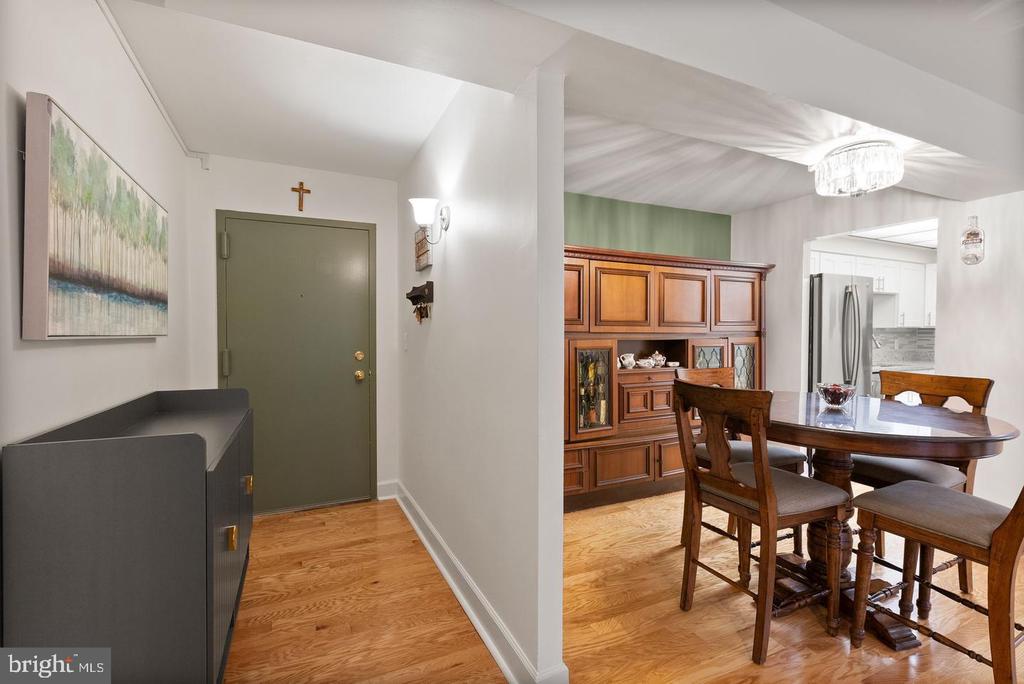 7651 TREMAYNE PLACE Unit: 211