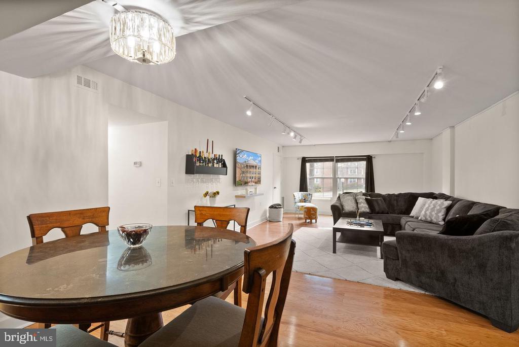 7651 TREMAYNE PLACE Unit: 211