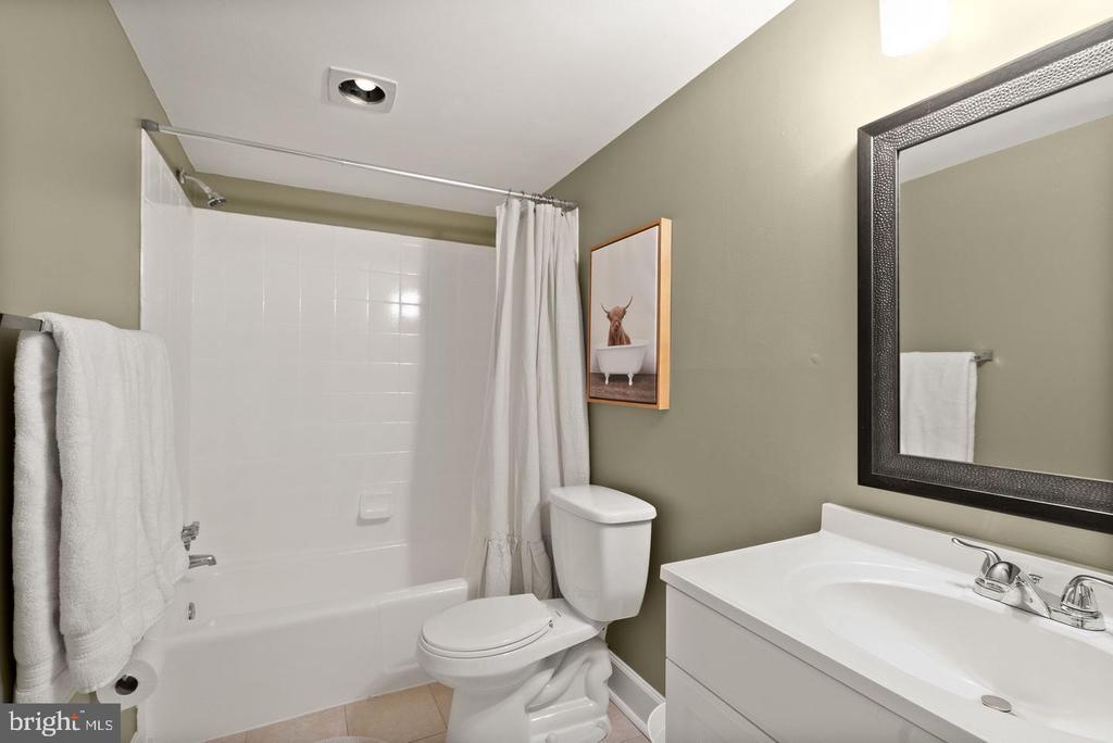 7651 TREMAYNE PLACE Unit: 211
