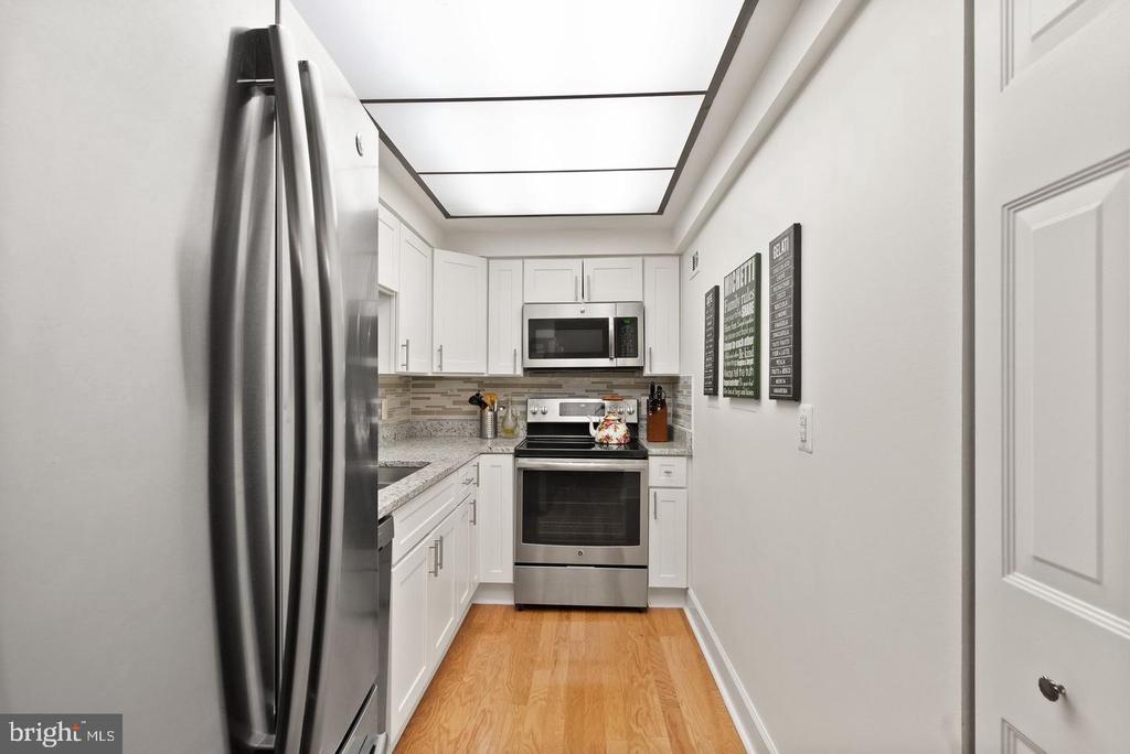 7651 TREMAYNE PLACE Unit: 211