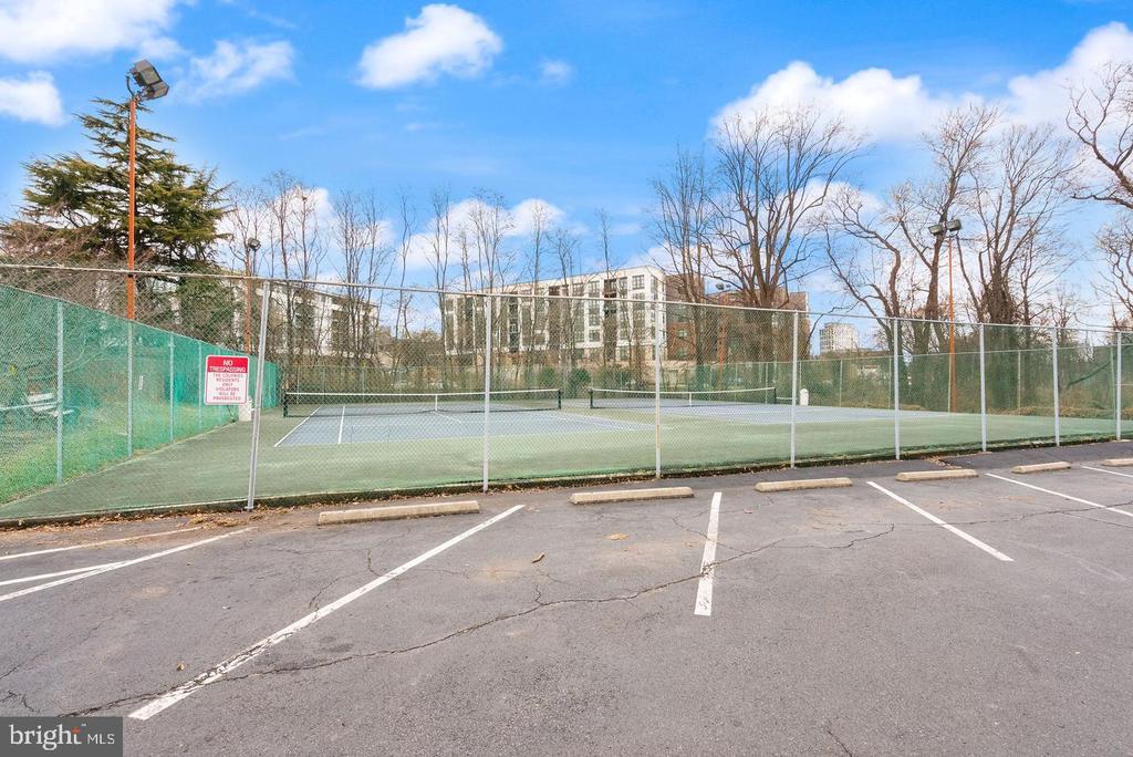 7651 TREMAYNE PLACE Unit: 211