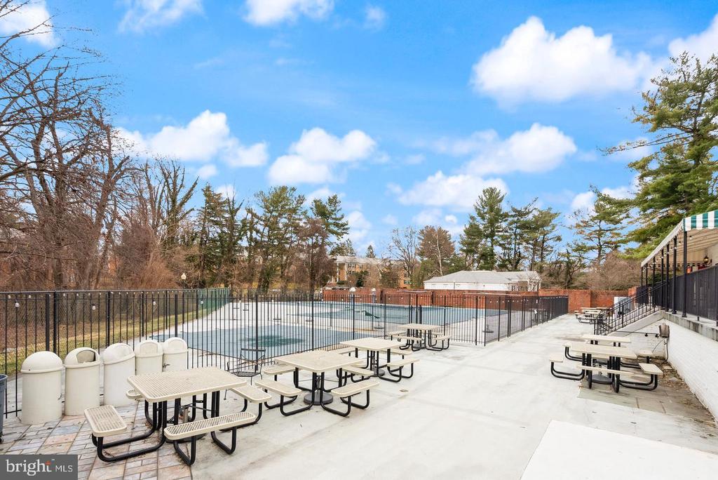 7651 TREMAYNE PLACE Unit: 211
