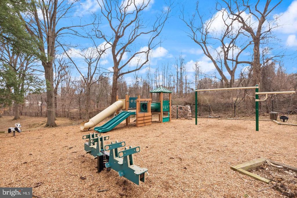 7651 TREMAYNE PLACE Unit: 211