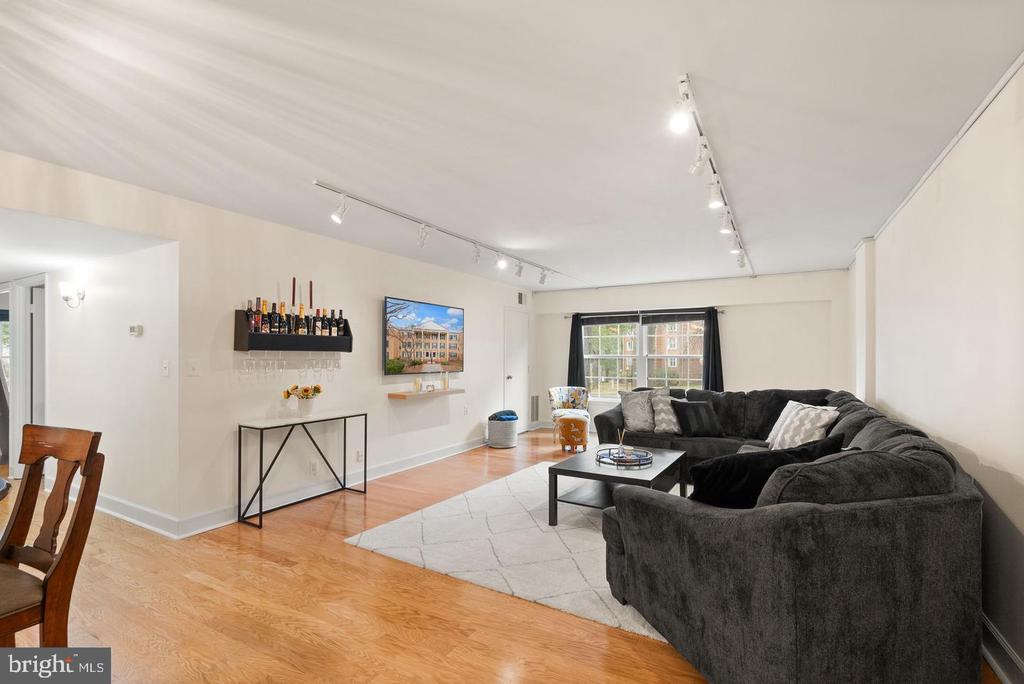 7651 TREMAYNE PLACE Unit: 211