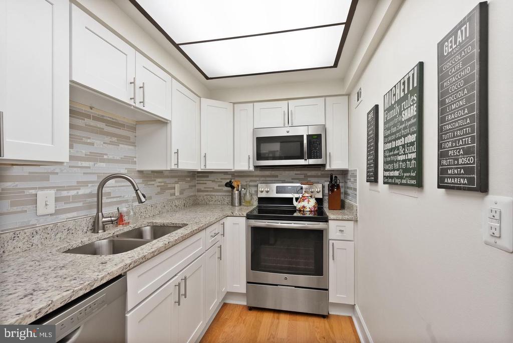 7651 TREMAYNE PLACE Unit: 211