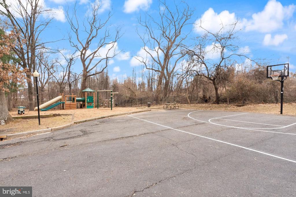 7651 TREMAYNE PLACE Unit: 211