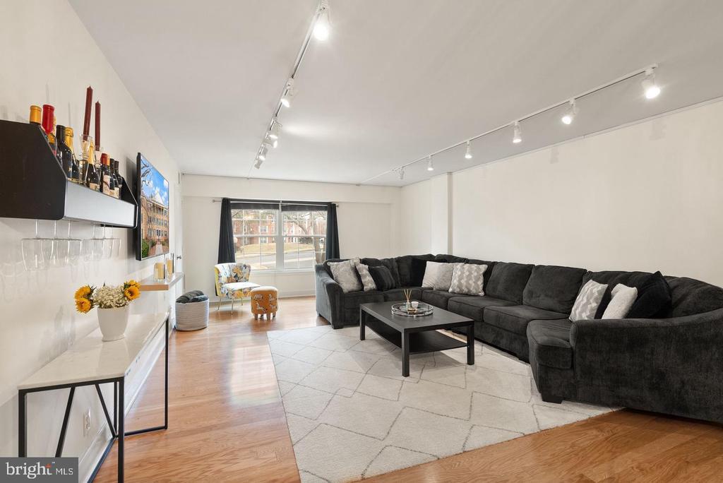 7651 TREMAYNE PLACE Unit: 211