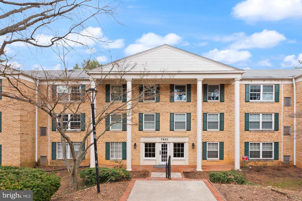 7651 TREMAYNE PLACE Unit: 211