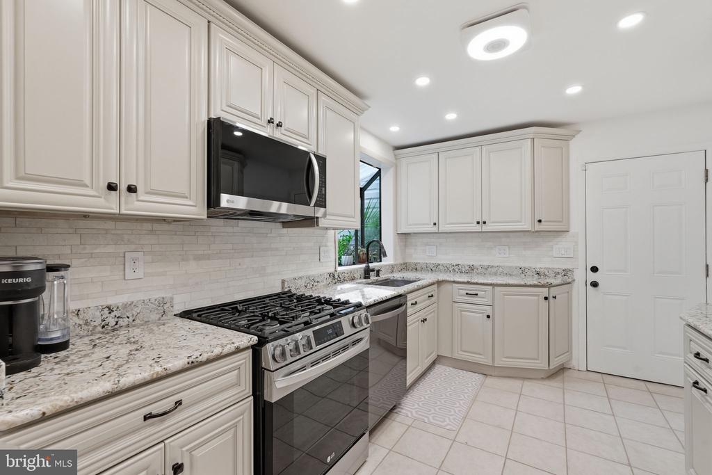 7023 ASHBURY DRIVE