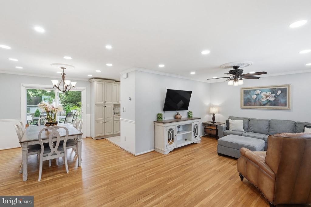 7023 ASHBURY DRIVE