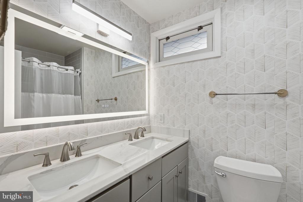7023 ASHBURY DRIVE
