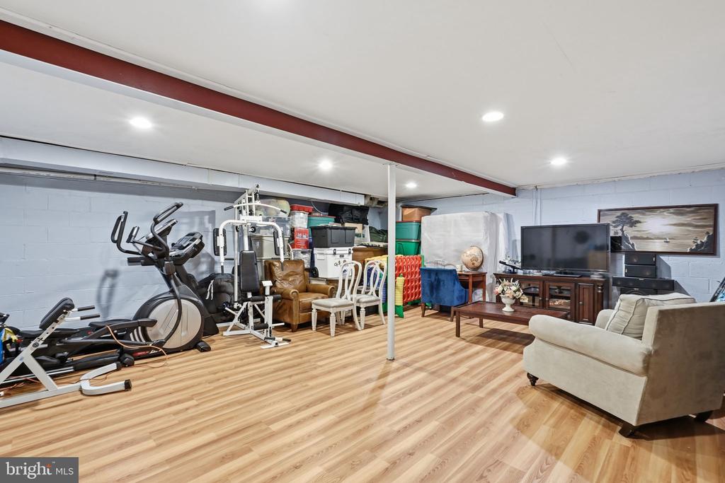 7023 ASHBURY DRIVE