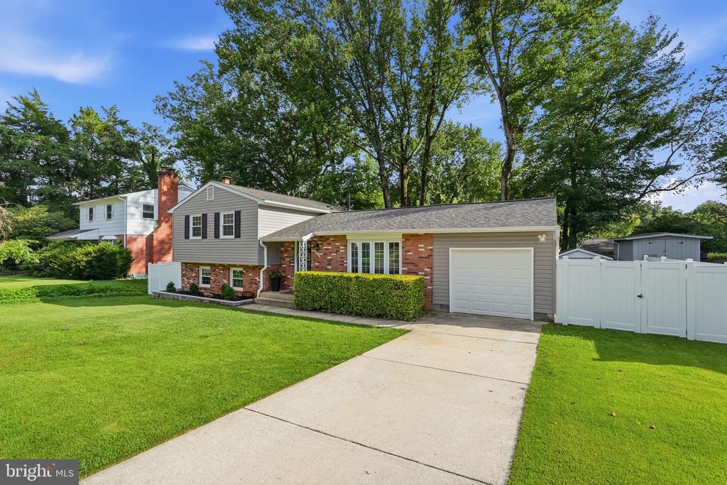 7023 ASHBURY DRIVE
