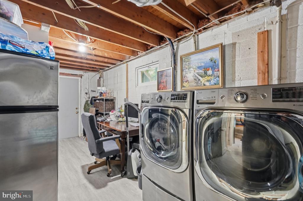 7023 ASHBURY DRIVE