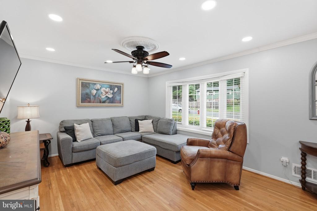 7023 ASHBURY DRIVE