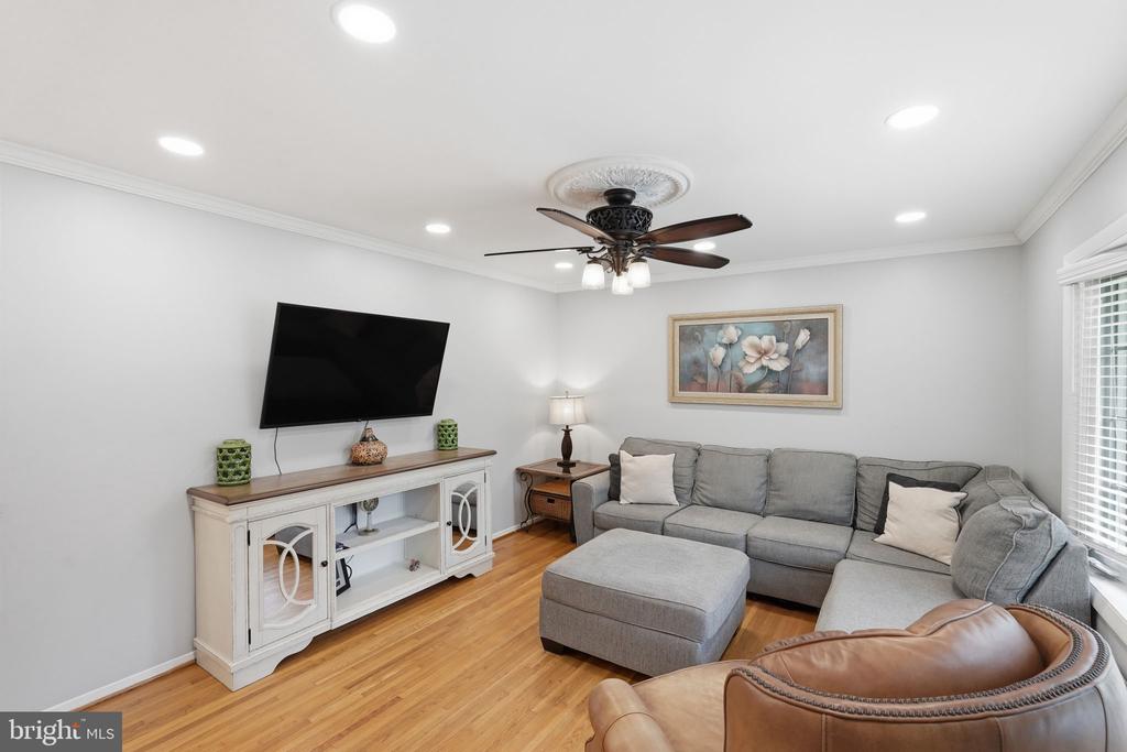 7023 ASHBURY DRIVE