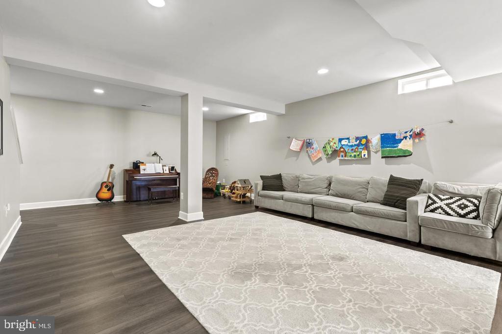 9228 CLEMENTINE COURT