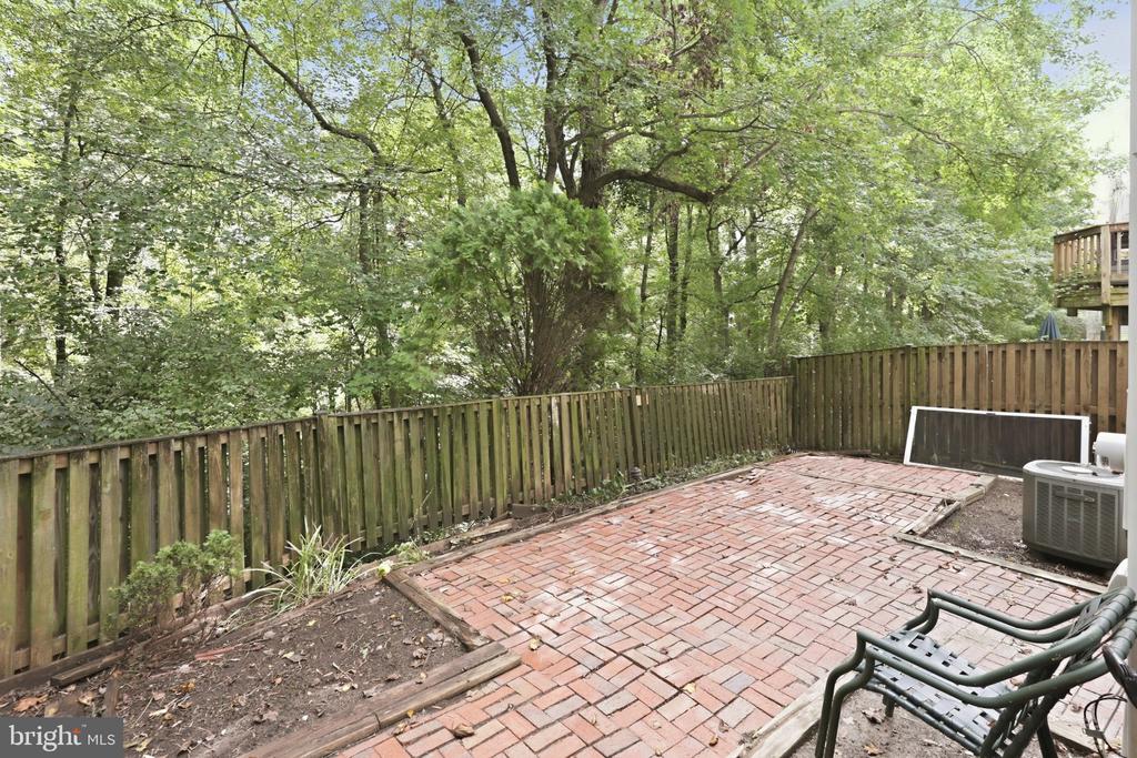 2915 ELLENWOOD DRIVE