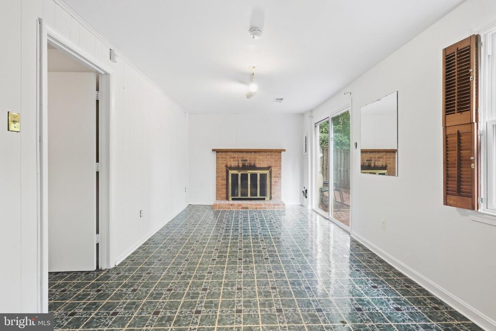 2915 ELLENWOOD DRIVE