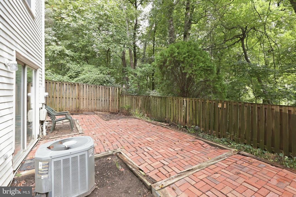 2915 ELLENWOOD DRIVE