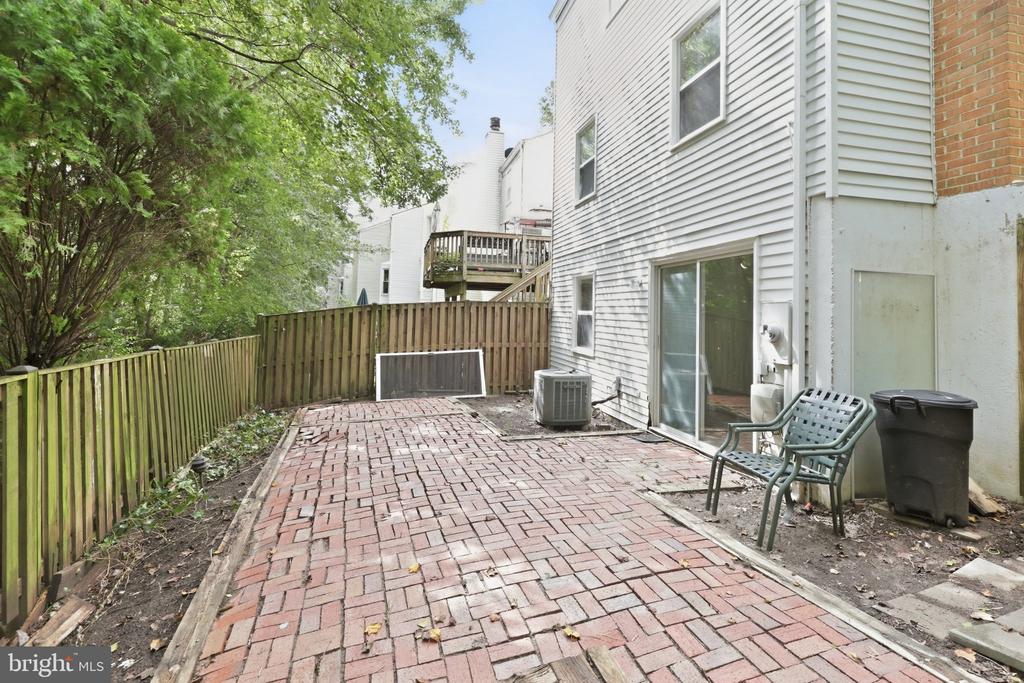 2915 ELLENWOOD DRIVE