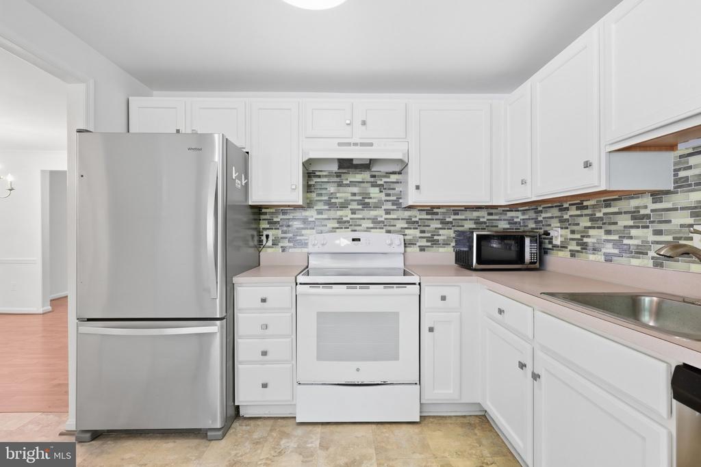 2915 ELLENWOOD DRIVE