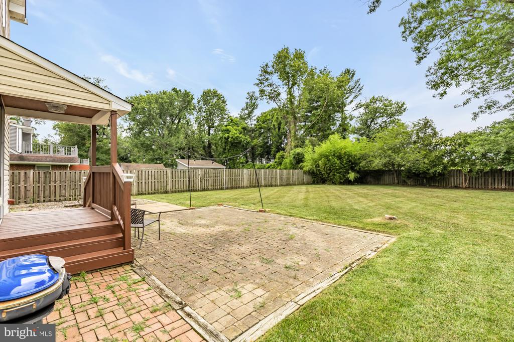 8604 WOODLAWN COURT