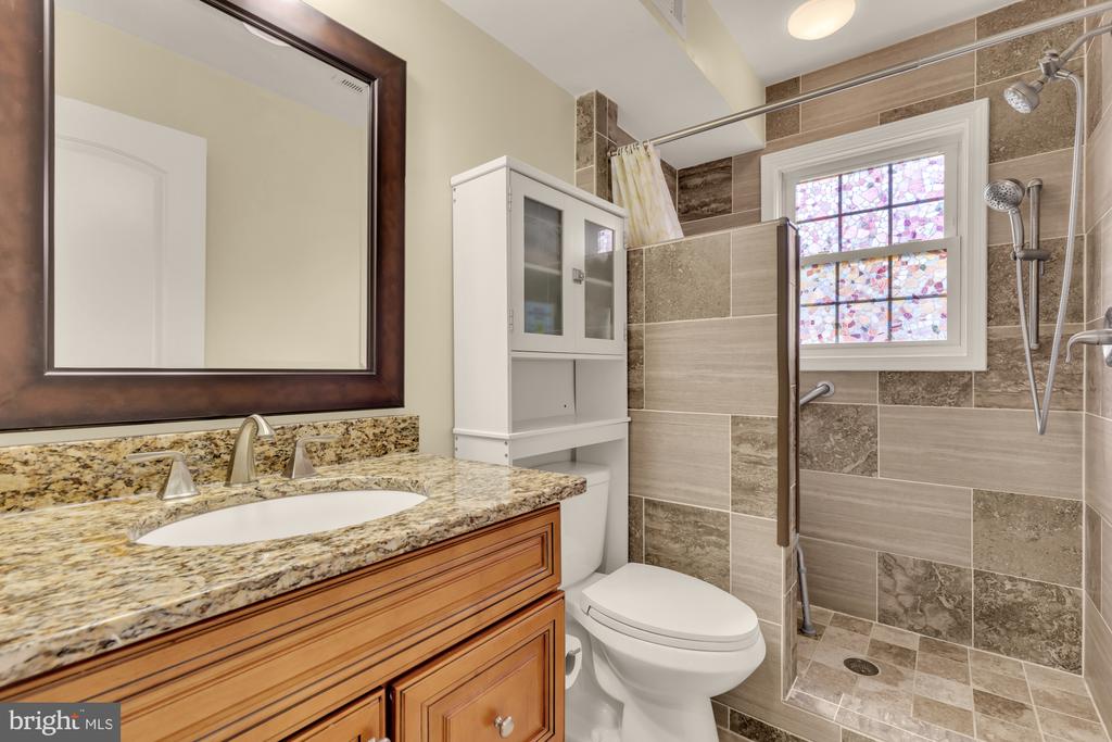8604 WOODLAWN COURT