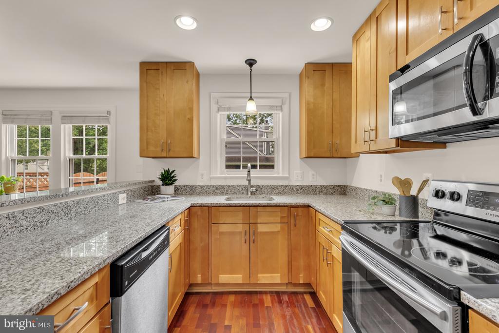 8604 WOODLAWN COURT